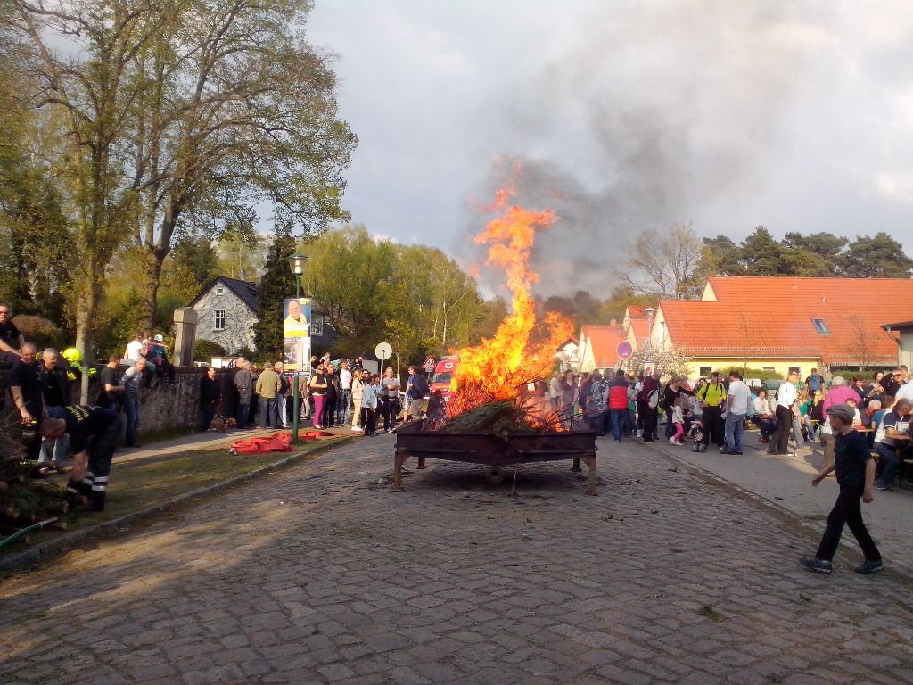 22.5.14 Osterfeuer
