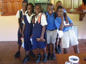 Schulkinder in Charlotteville - Tobago/Trinidad - Karikbik